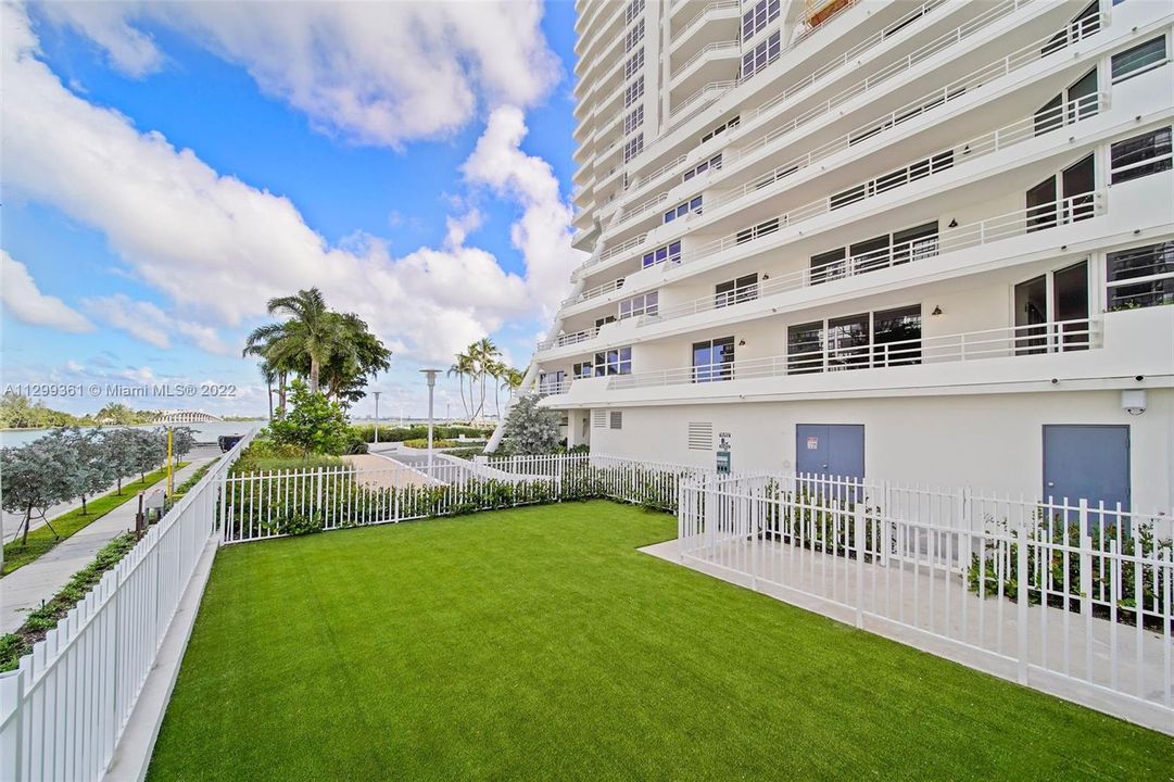 Recently Rented: $5,349 (2 beds, 2 baths, 1398 Square Feet)