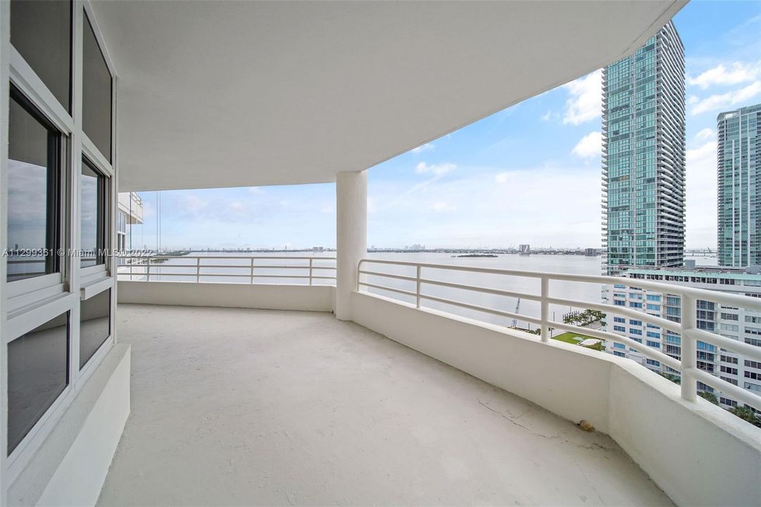 Recently Rented: $5,349 (2 beds, 2 baths, 1398 Square Feet)