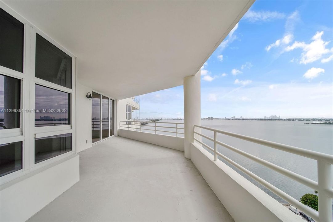 Recently Rented: $5,349 (2 beds, 2 baths, 1398 Square Feet)