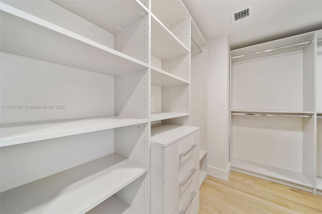 Recently Rented: $5,349 (2 beds, 2 baths, 1398 Square Feet)