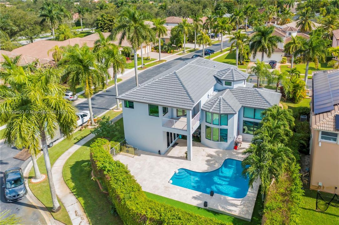 Recently Sold: $1,275,000 (5 beds, 5 baths, 3940 Square Feet)