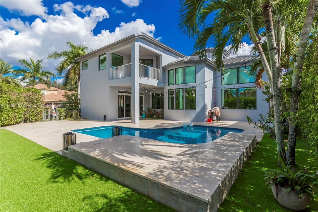 Recently Sold: $1,275,000 (5 beds, 5 baths, 3940 Square Feet)