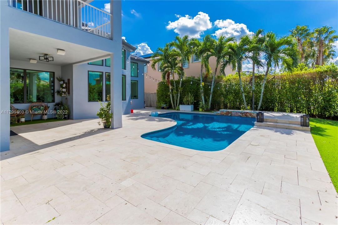 Recently Sold: $1,275,000 (5 beds, 5 baths, 3940 Square Feet)