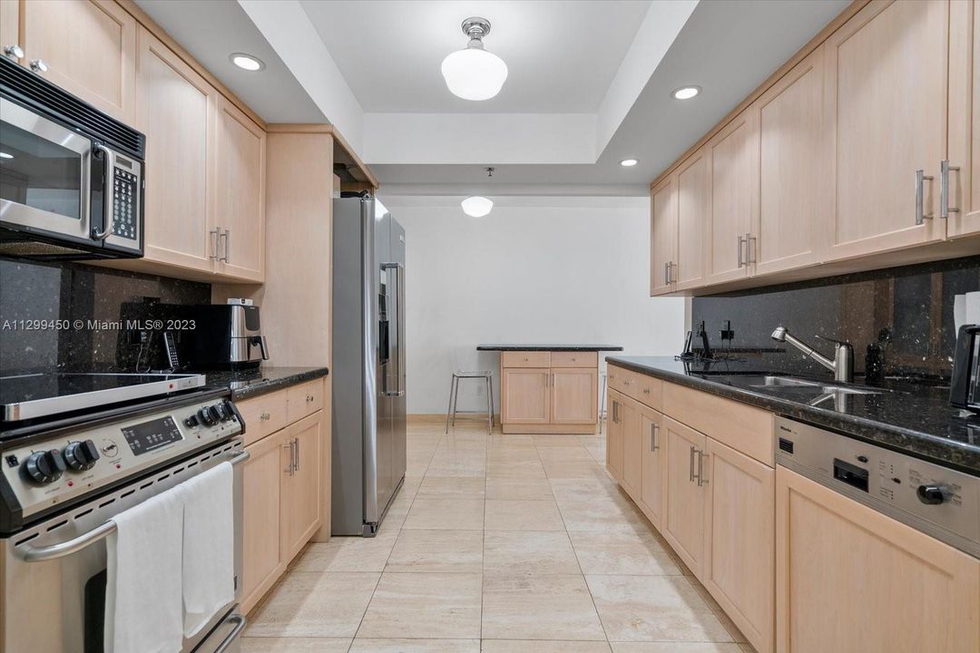 Recently Sold: $1,599,000 (2 beds, 2 baths, 2018 Square Feet)