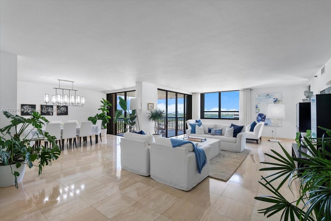 Recently Sold: $1,599,000 (2 beds, 2 baths, 2018 Square Feet)