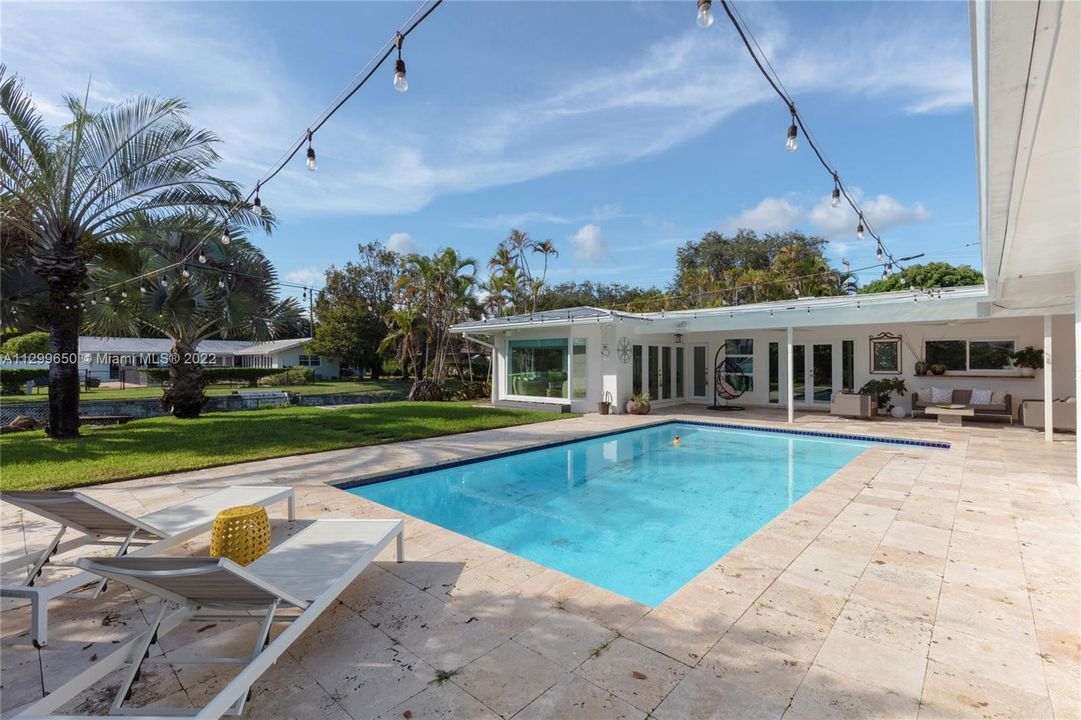 Recently Sold: $1,695,000 (4 beds, 2 baths, 2700 Square Feet)