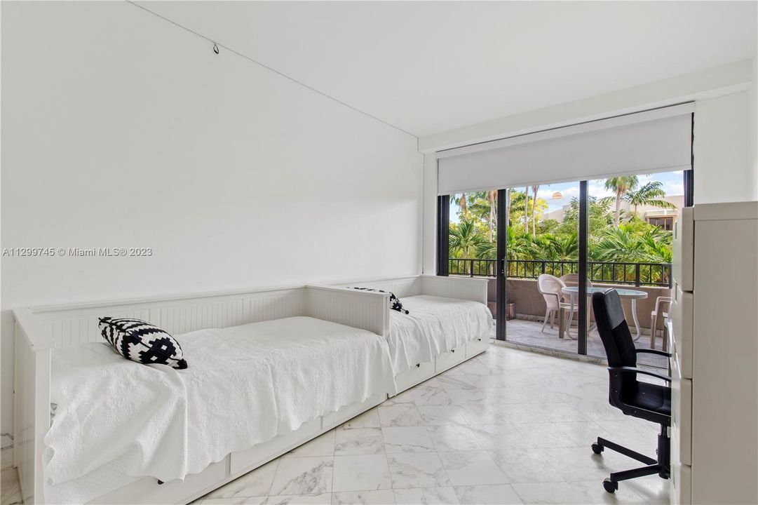 Recently Sold: $977,900 (2 beds, 2 baths, 1532 Square Feet)