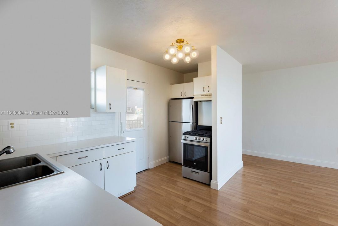 Recently Rented: $2,000 (1 beds, 1 baths, 730 Square Feet)