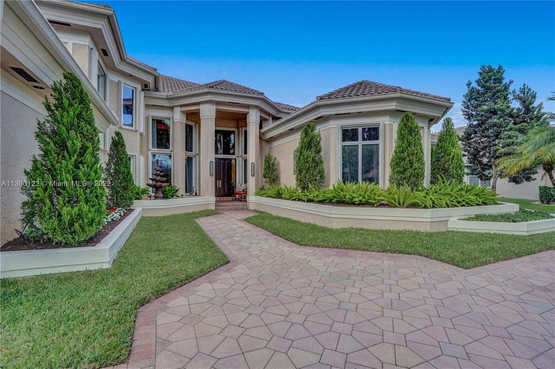 Recently Sold: $3,100,000 (5 beds, 4 baths, 5219 Square Feet)