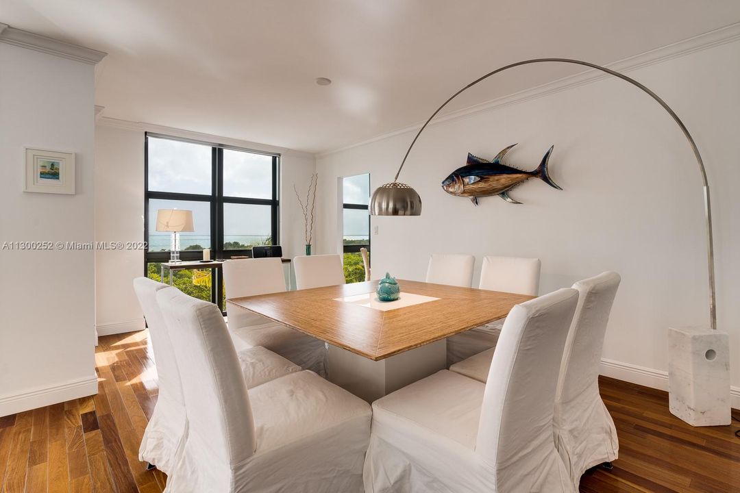 最近售出: $1,490,000 (2 贝兹, 2 浴室, 1782 平方英尺)