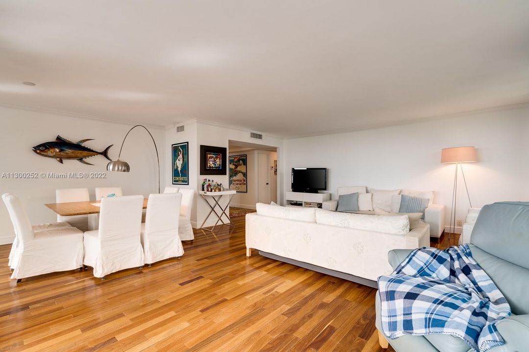 最近售出: $1,490,000 (2 贝兹, 2 浴室, 1782 平方英尺)