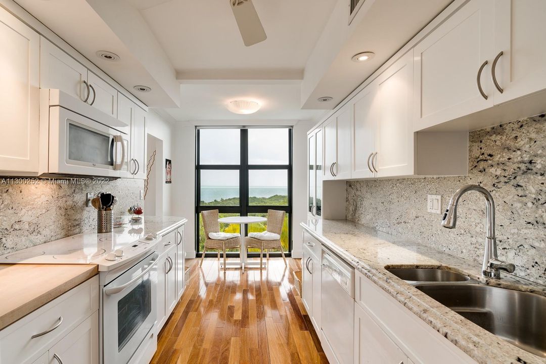 最近售出: $1,490,000 (2 贝兹, 2 浴室, 1782 平方英尺)