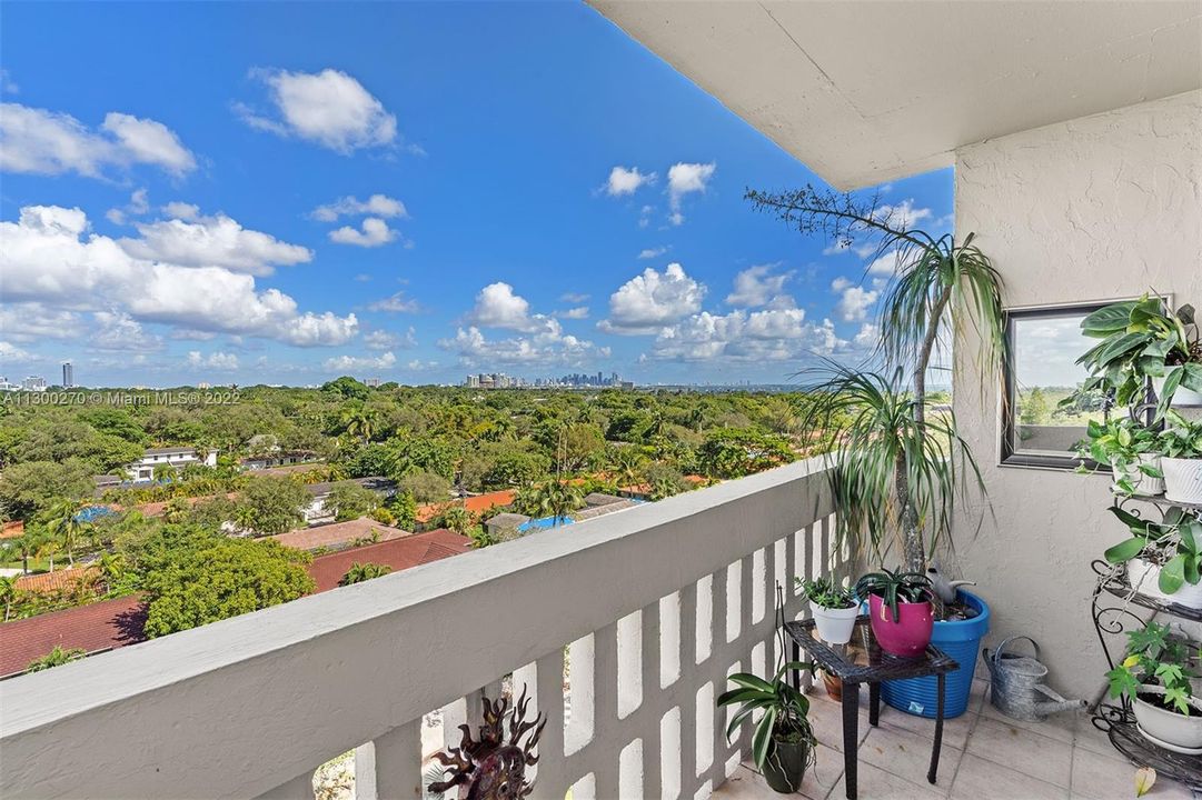 Recently Sold: $795,000 (2 beds, 2 baths, 1310 Square Feet)