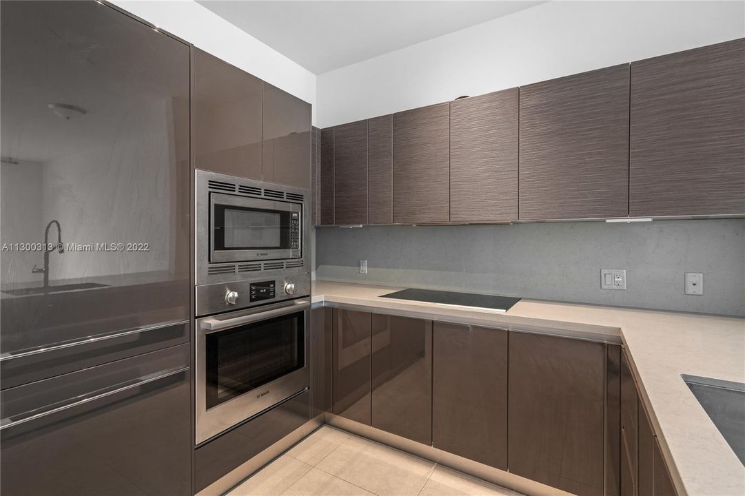 Recently Sold: $575,000 (1 beds, 1 baths, 748 Square Feet)