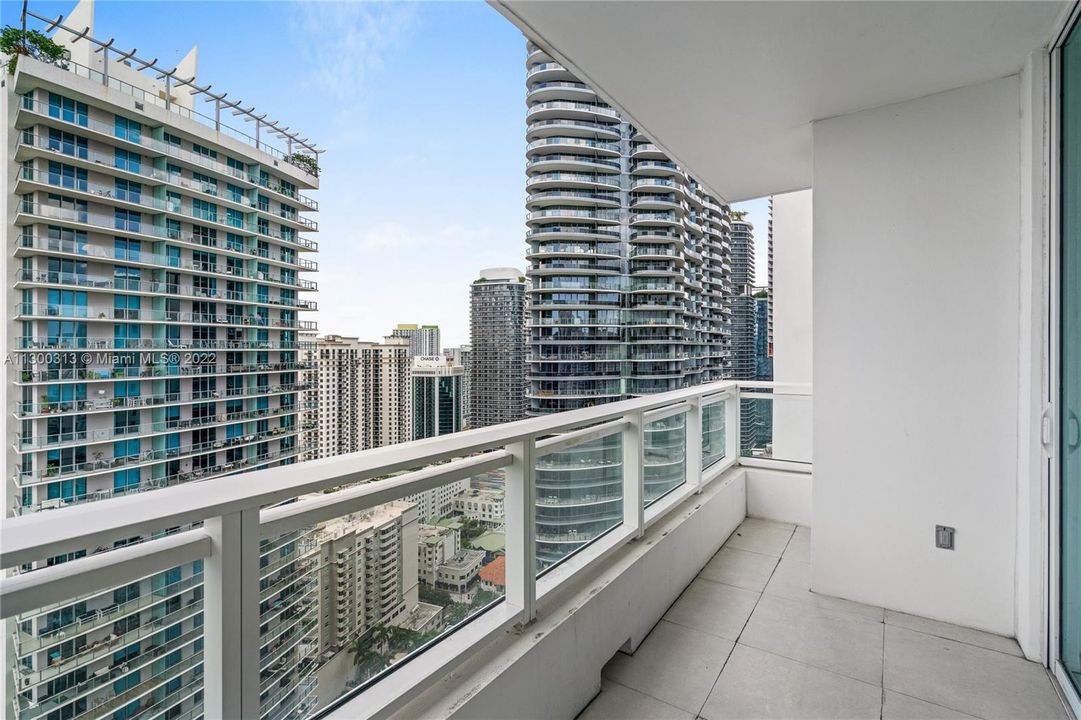 Recently Sold: $575,000 (1 beds, 1 baths, 748 Square Feet)