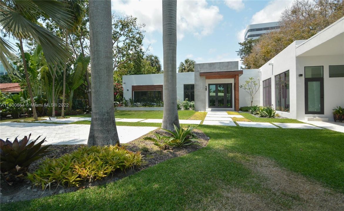 Recently Sold: $4,400,000 (4 beds, 4 baths, 3984 Square Feet)