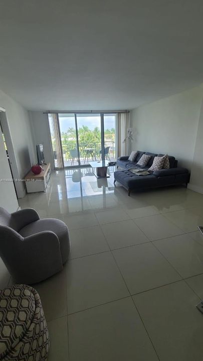 Недавно продано: $430,000 (1 спален, 1 ванн, 975 Квадратных фут)