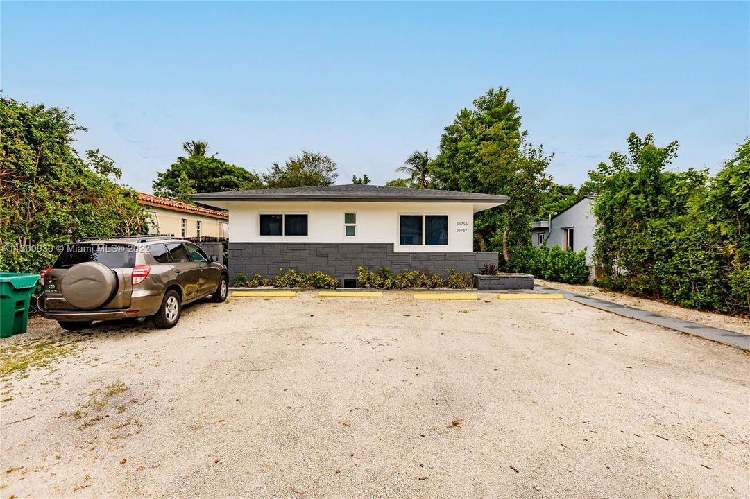 最近租的: $2,800 (2 贝兹, 1 浴室, 850 平方英尺)