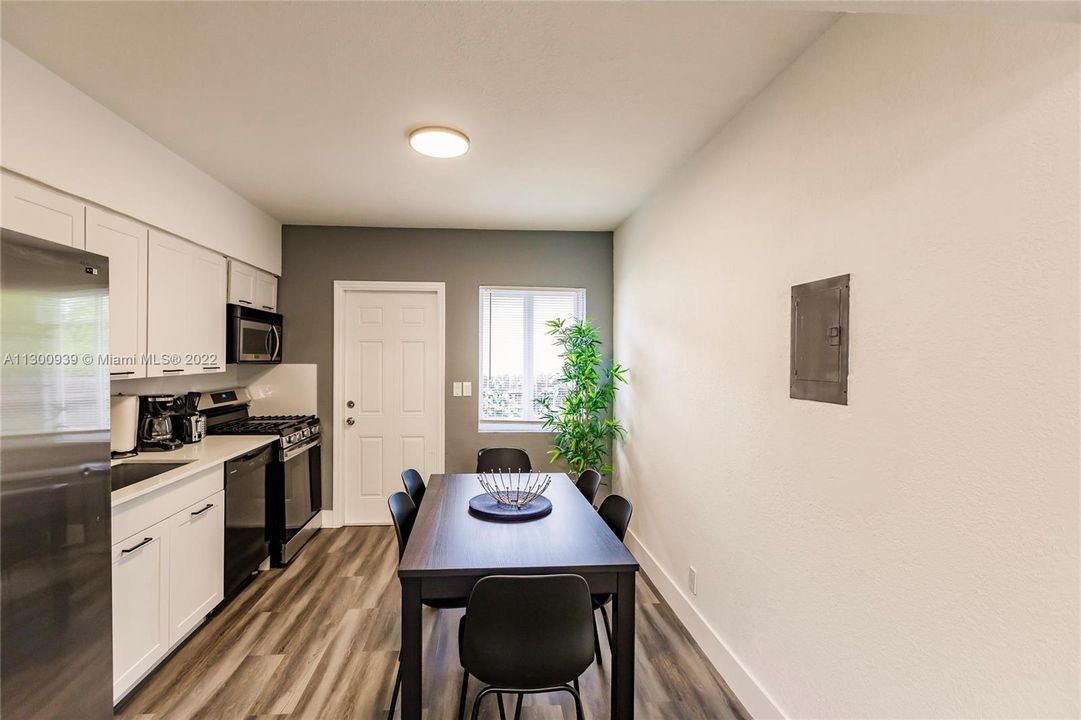 最近租的: $2,800 (2 贝兹, 1 浴室, 850 平方英尺)