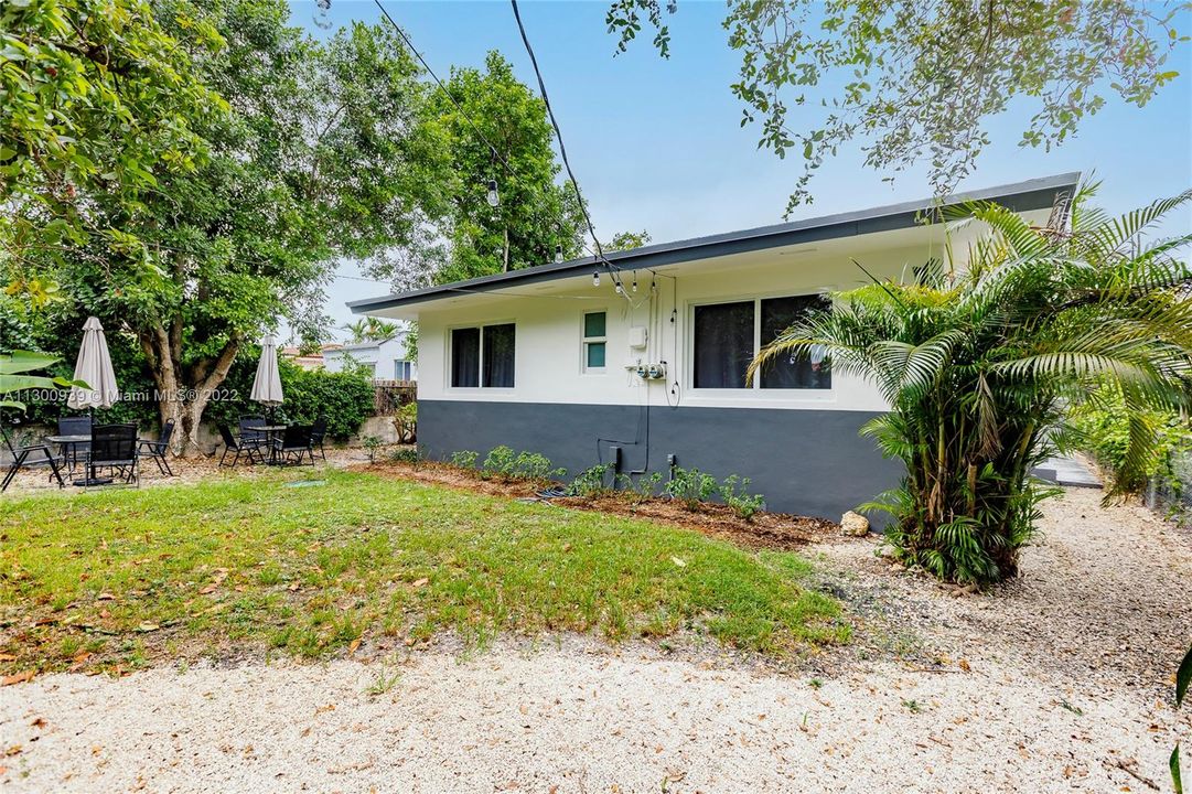 最近租的: $2,800 (2 贝兹, 1 浴室, 850 平方英尺)