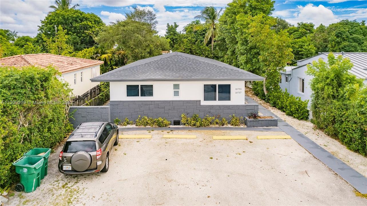 最近租的: $2,800 (2 贝兹, 1 浴室, 850 平方英尺)