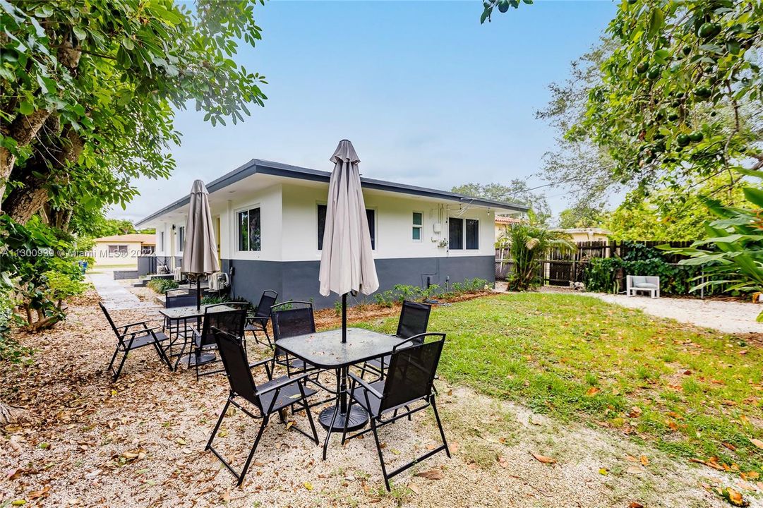 最近租的: $2,800 (2 贝兹, 1 浴室, 850 平方英尺)