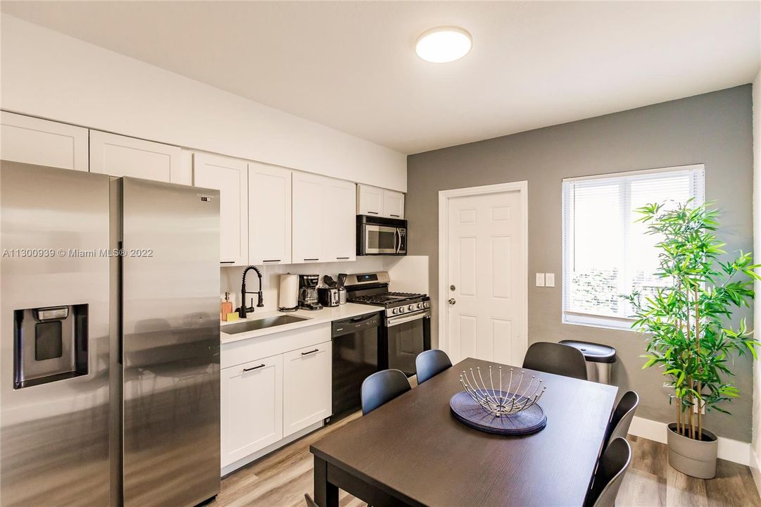 最近租的: $2,800 (2 贝兹, 1 浴室, 850 平方英尺)