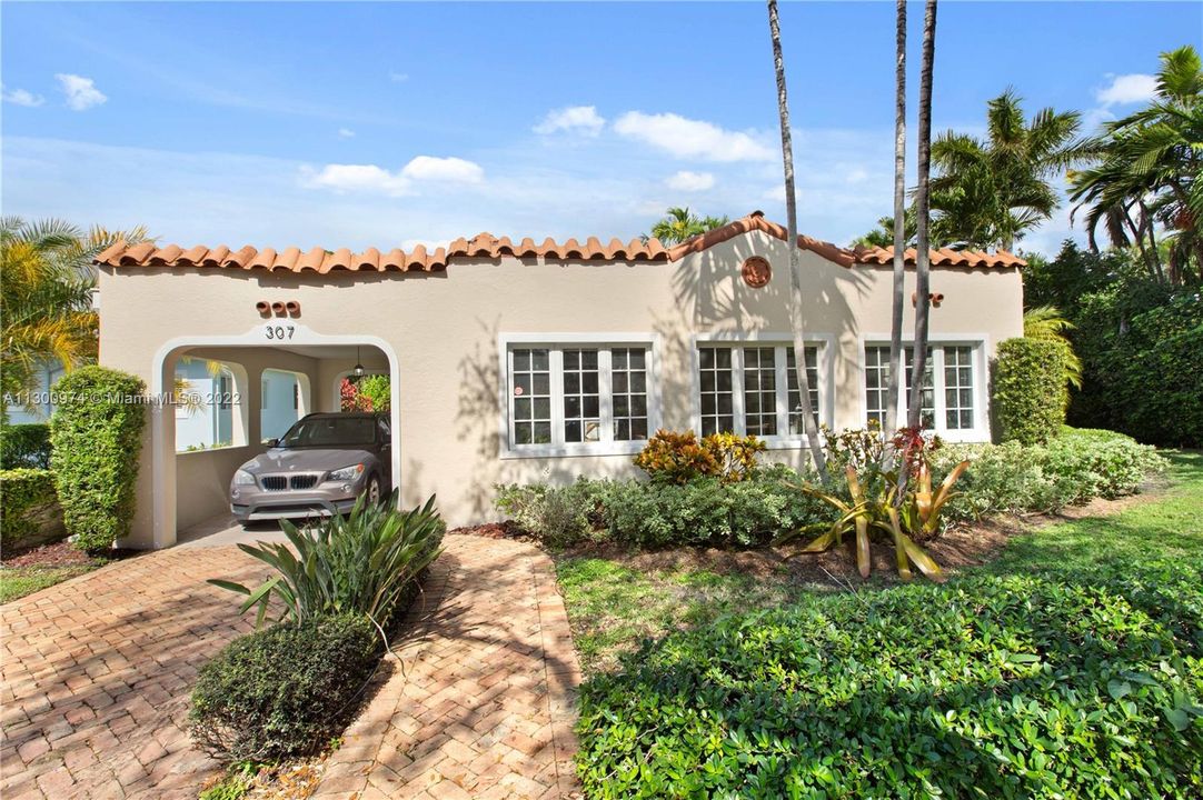 Recently Sold: $1,398,000 (4 beds, 3 baths, 1684 Square Feet)