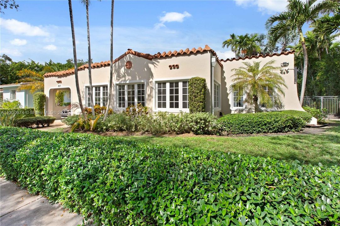 Recently Sold: $1,398,000 (4 beds, 3 baths, 1684 Square Feet)