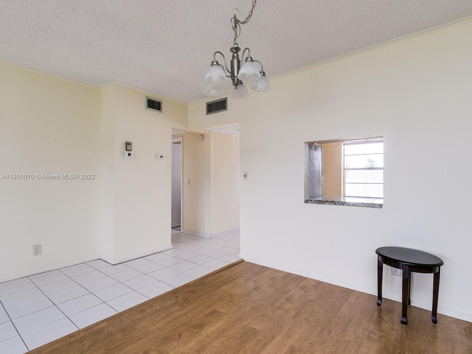 Recently Rented: $1,450 (2 beds, 2 baths, 930 Square Feet)