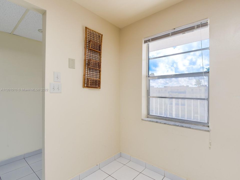 Recently Rented: $1,450 (2 beds, 2 baths, 930 Square Feet)