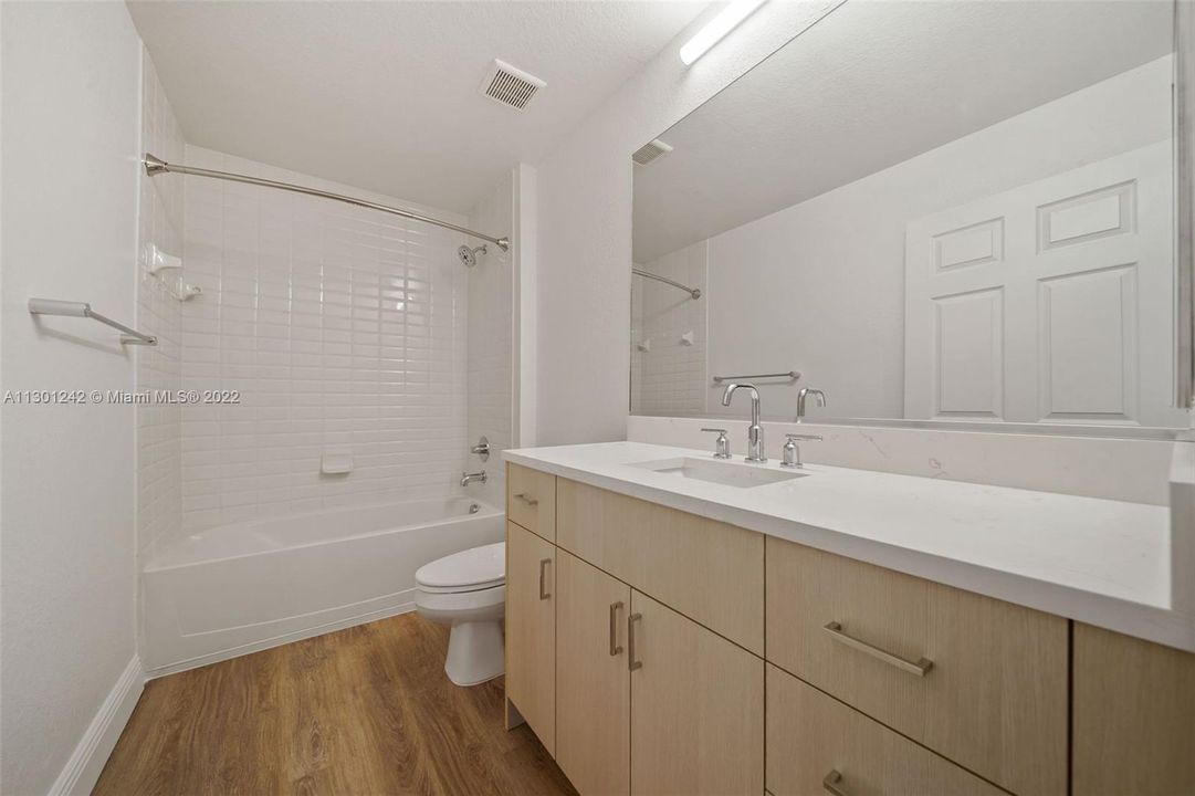 Недавно арендовано: $2,230 (2 спален, 2 ванн, 1059 Квадратных фут)