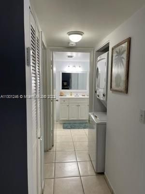 Recently Sold: $175,000 (1 beds, 1 baths, 670 Square Feet)