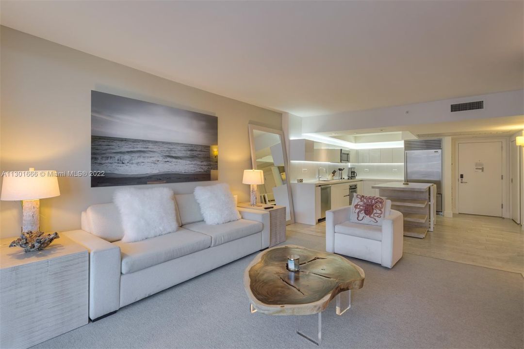 Recently Sold: $2,600,000 (1 beds, 1 baths, 939 Square Feet)