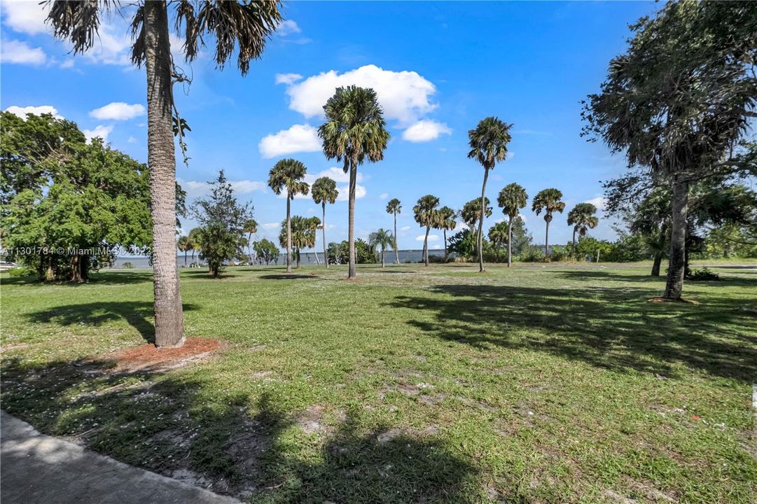 Recently Sold: $1,275,000 (4 beds, 3 baths, 2713 Square Feet)