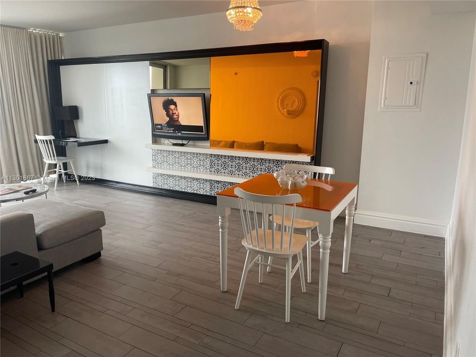 For Sale: $484,000 (1 beds, 1 baths, 610 Square Feet)