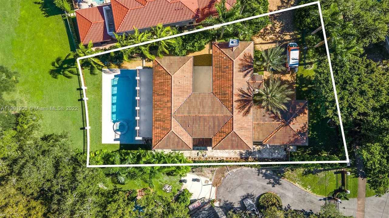 Recently Sold: $4,150,000 (6 beds, 6 baths, 5092 Square Feet)
