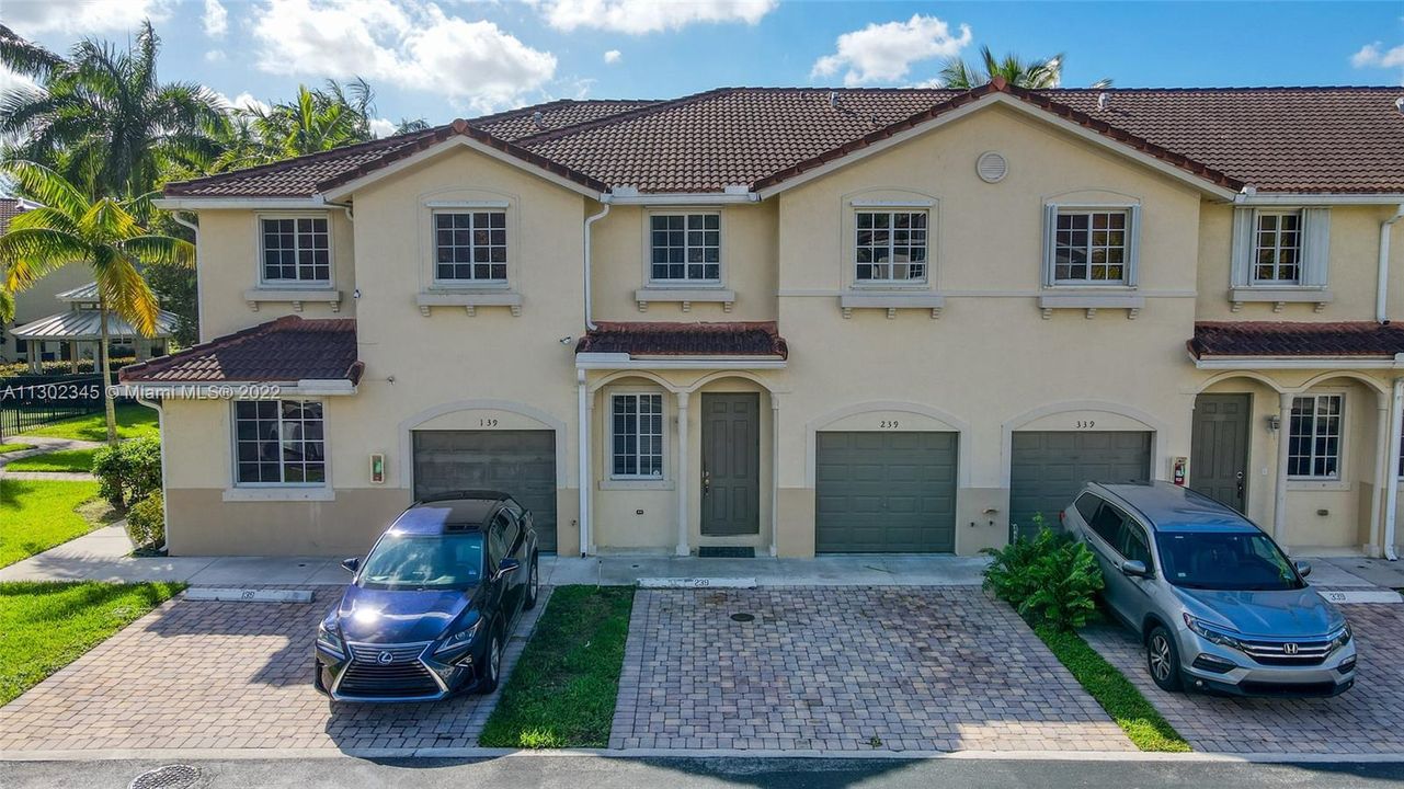 Недавно продано: $369,000 (3 спален, 2 ванн, 1716 Квадратных фут)