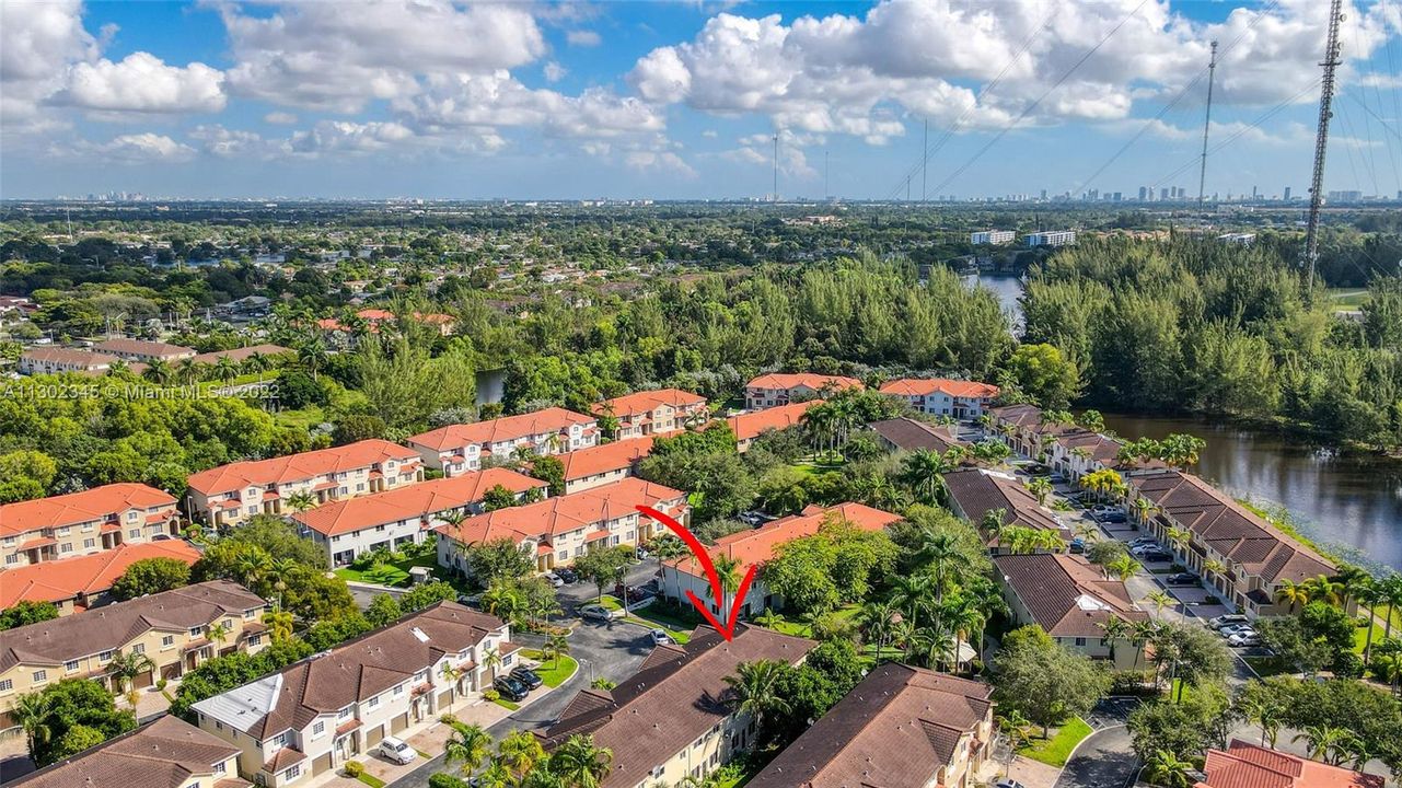 Недавно продано: $369,000 (3 спален, 2 ванн, 1716 Квадратных фут)