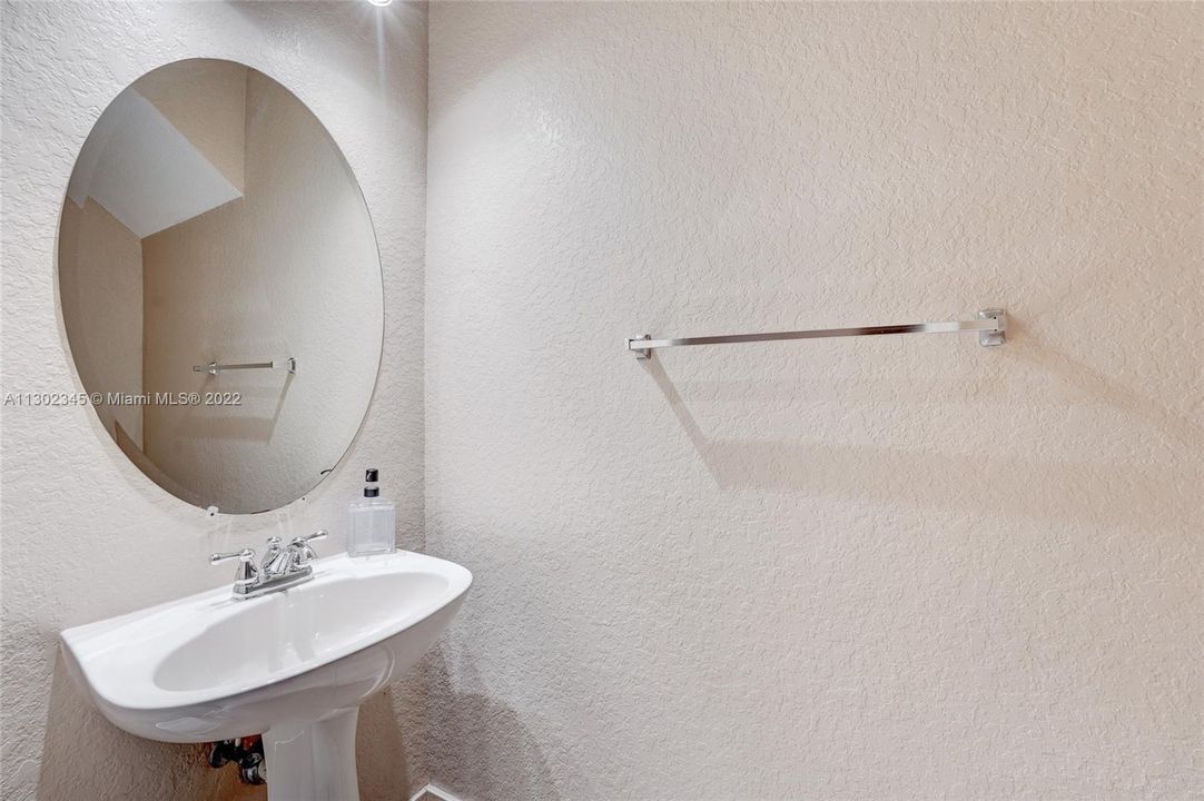 Недавно продано: $369,000 (3 спален, 2 ванн, 1716 Квадратных фут)