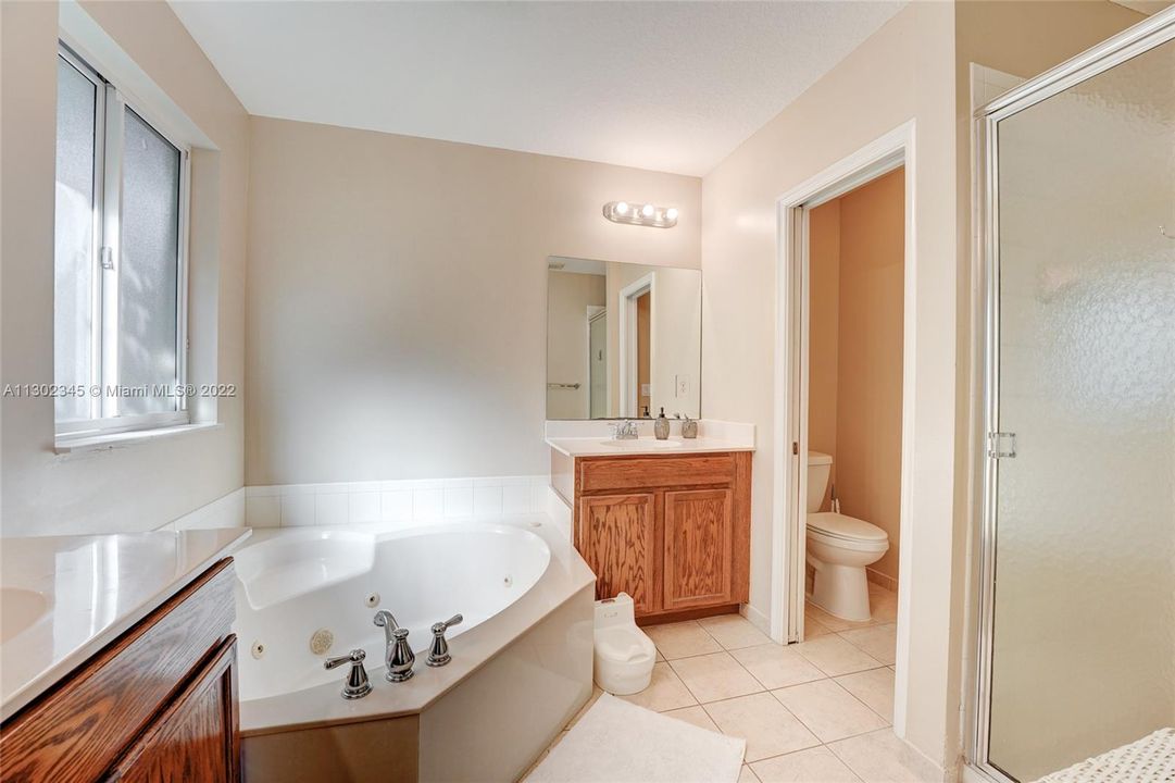 Недавно продано: $369,000 (3 спален, 2 ванн, 1716 Квадратных фут)