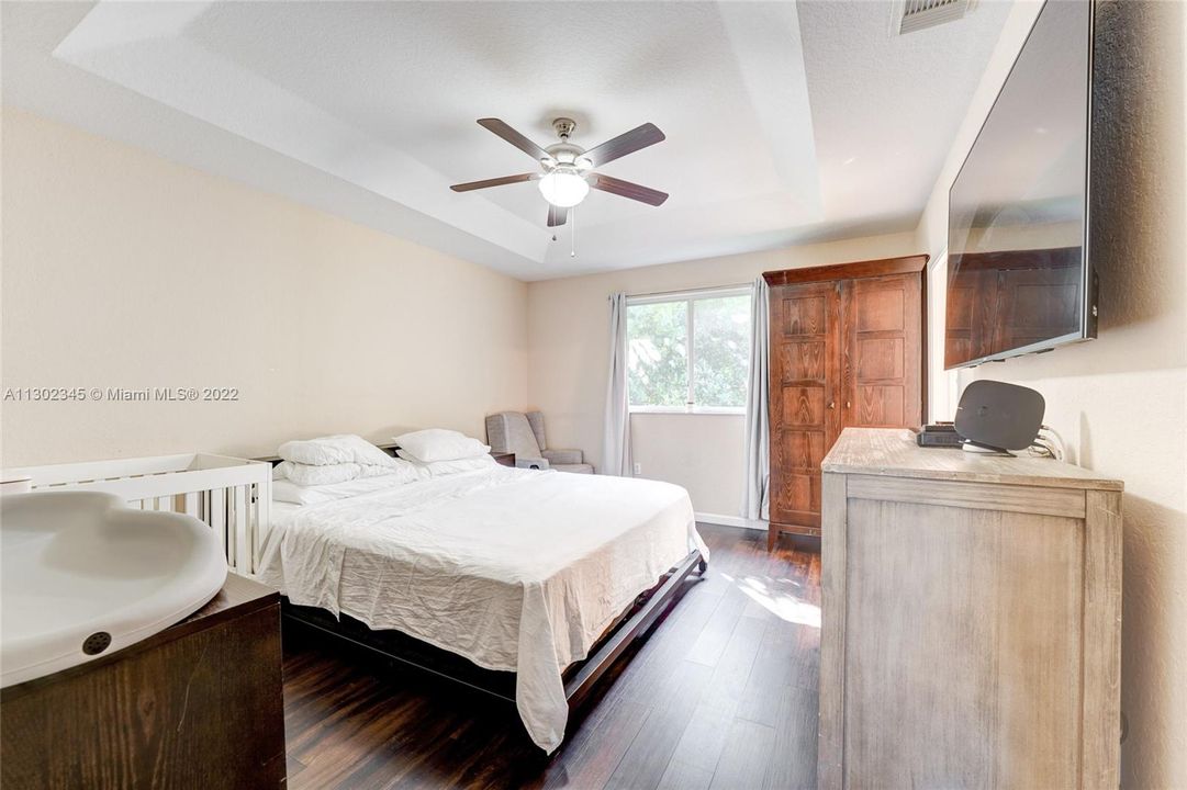 Недавно продано: $369,000 (3 спален, 2 ванн, 1716 Квадратных фут)