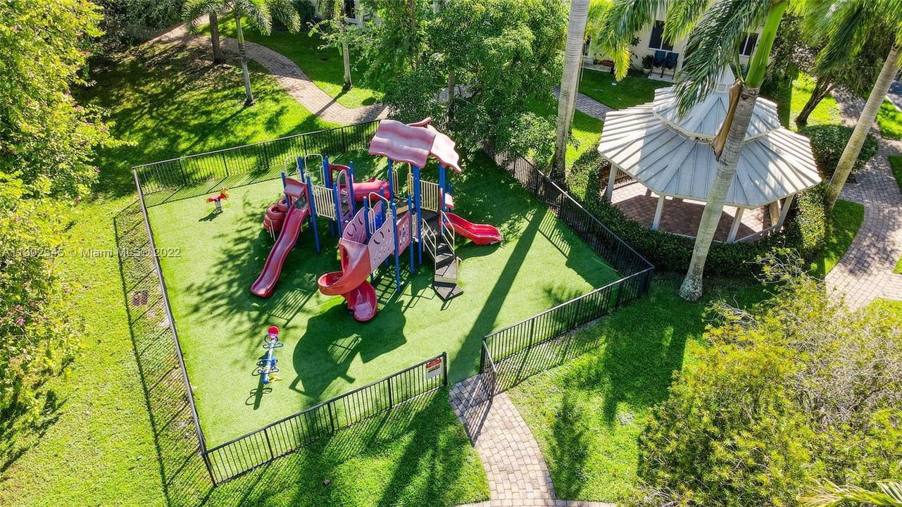 Недавно продано: $369,000 (3 спален, 2 ванн, 1716 Квадратных фут)