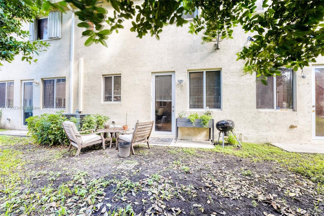 Недавно продано: $369,000 (3 спален, 2 ванн, 1716 Квадратных фут)