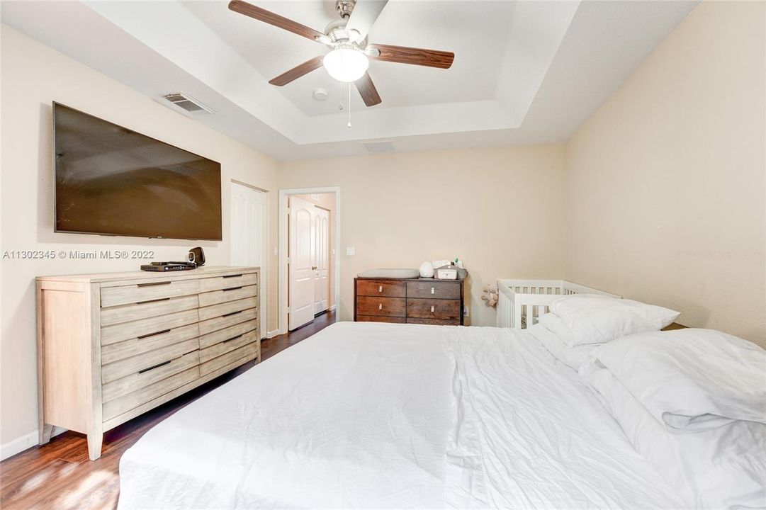 Недавно продано: $369,000 (3 спален, 2 ванн, 1716 Квадратных фут)