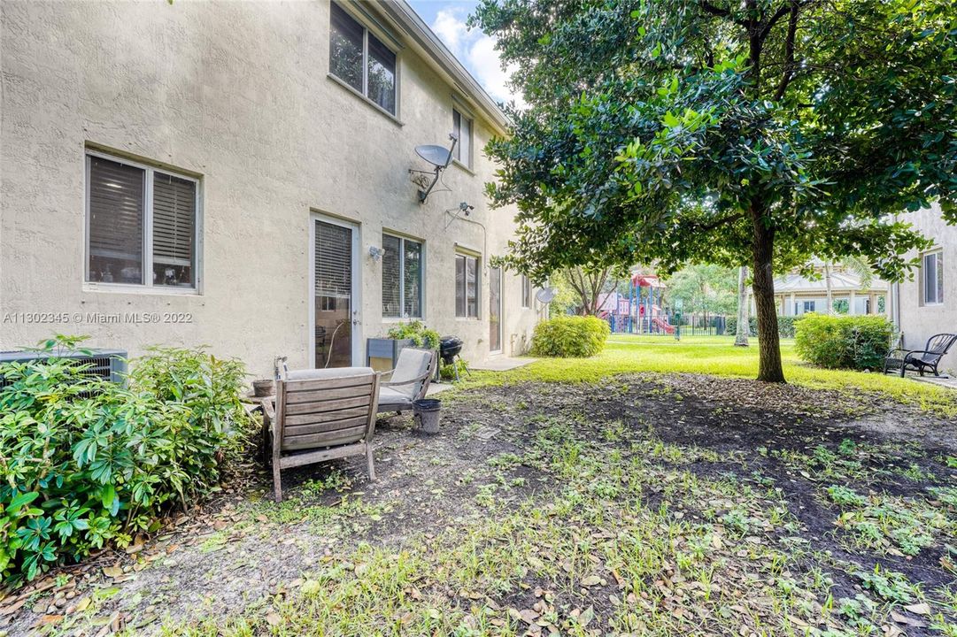 Недавно продано: $369,000 (3 спален, 2 ванн, 1716 Квадратных фут)