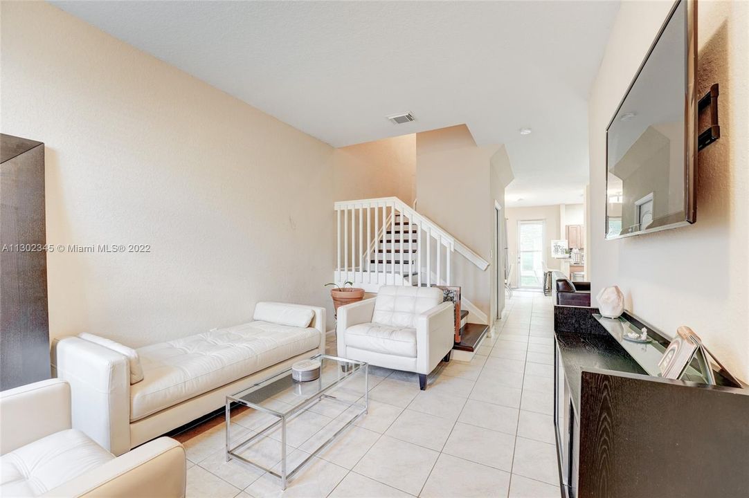 Недавно продано: $369,000 (3 спален, 2 ванн, 1716 Квадратных фут)