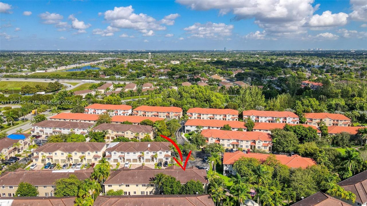 Недавно продано: $369,000 (3 спален, 2 ванн, 1716 Квадратных фут)