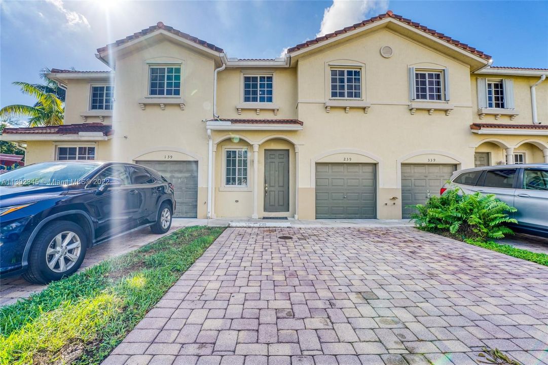 Недавно продано: $369,000 (3 спален, 2 ванн, 1716 Квадратных фут)