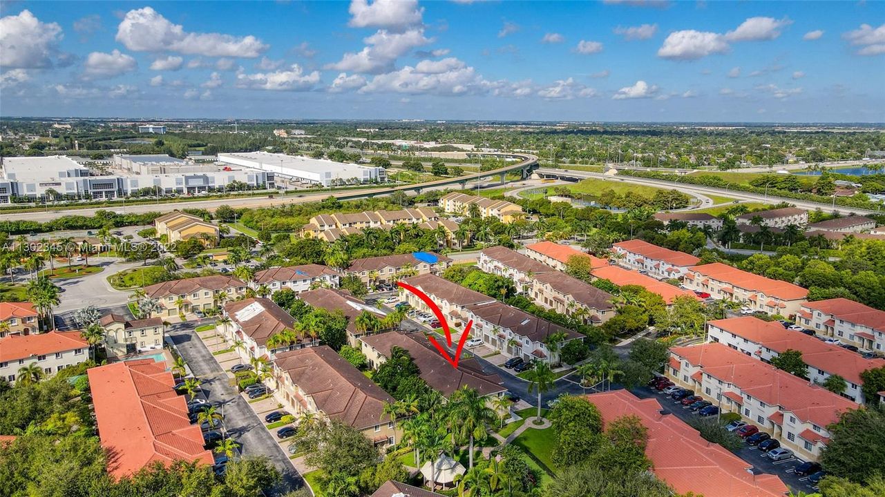 Недавно продано: $369,000 (3 спален, 2 ванн, 1716 Квадратных фут)